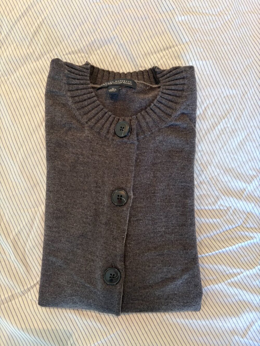 Banana Republic Merino Wool Charcoal Grey Cardigan - Picture 2 of 6
